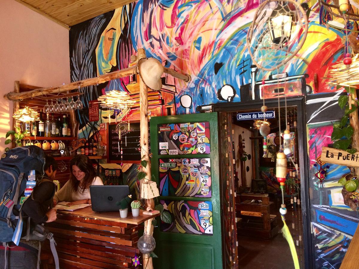 La Puerta Verde Hostel & Bar ウマウアカ エクステリア 写真