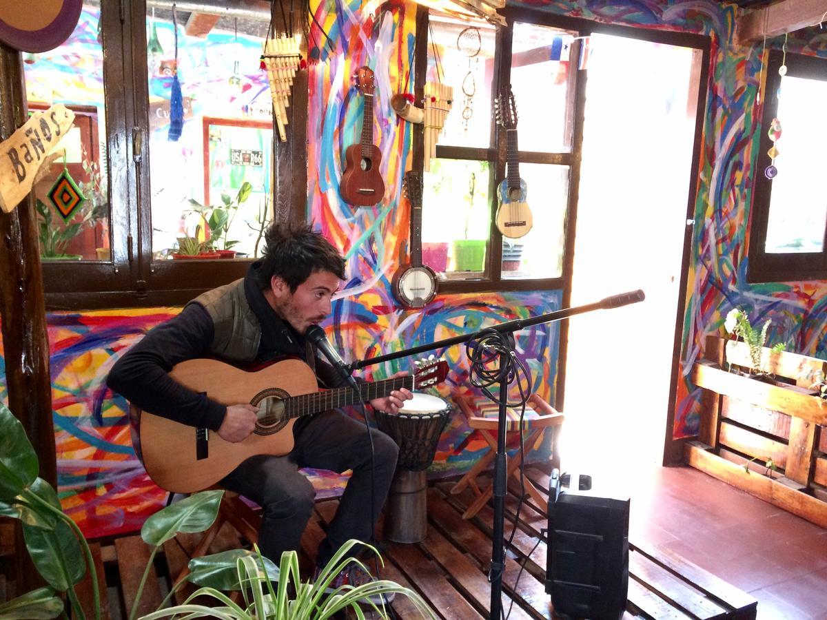 La Puerta Verde Hostel & Bar ウマウアカ エクステリア 写真