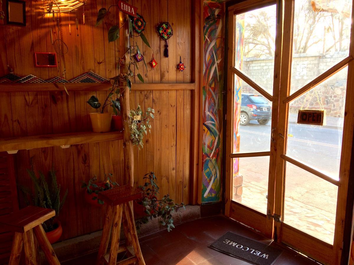 La Puerta Verde Hostel & Bar ウマウアカ エクステリア 写真