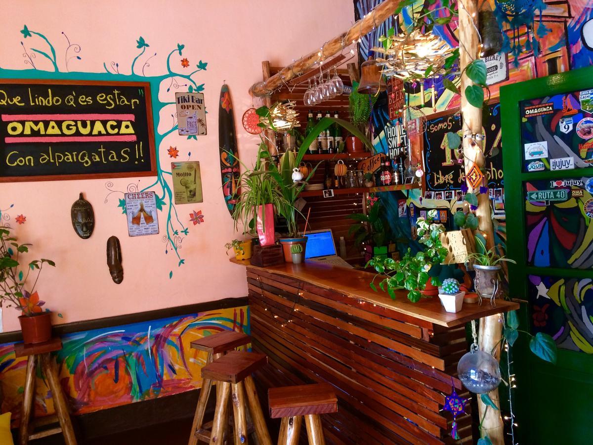 La Puerta Verde Hostel & Bar ウマウアカ エクステリア 写真