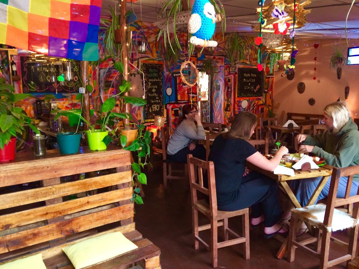 La Puerta Verde Hostel & Bar ウマウアカ エクステリア 写真