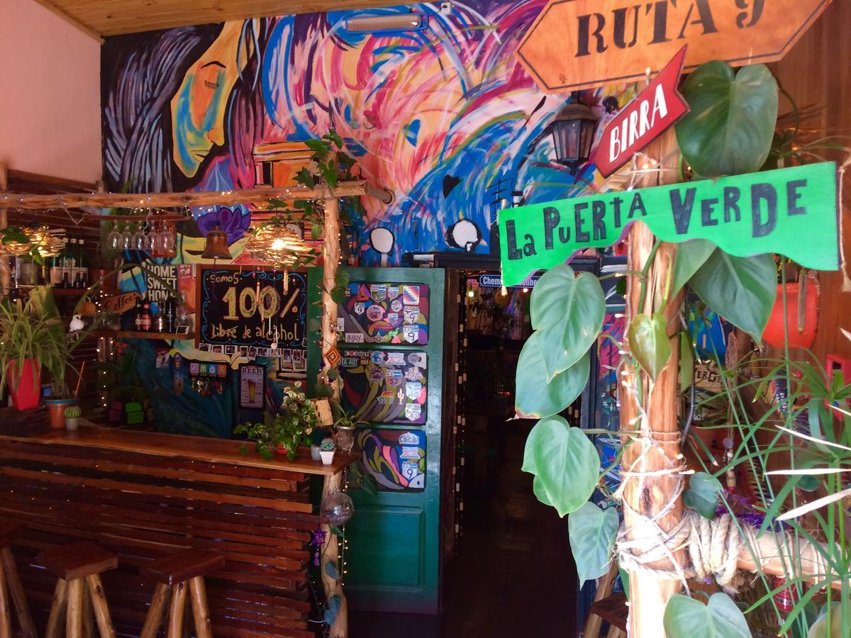 La Puerta Verde Hostel & Bar ウマウアカ エクステリア 写真